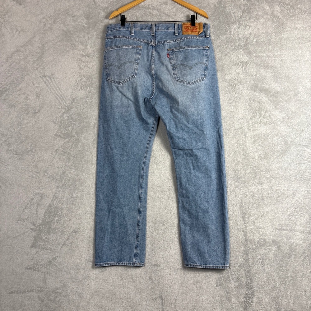 Levis 501‎ Original Fit Mens Light Wash Blue Straight Leg Button Fly Jeans 38x32 - Picture 2 of 11